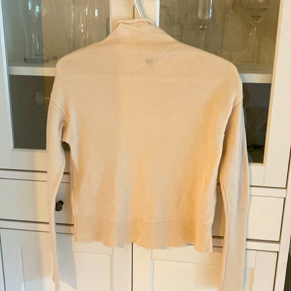 Cream cashmere Wilfred sweater - Picture 2 of 3